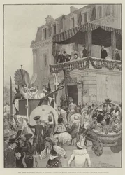 Die Königin in Grasse, Blumenparade, Kavalkade vor dem Grand Hotel, Prinzessin Beatrice gibt Geld